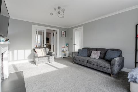 3 Walnut Park, Tillicoultry, FK13 6QY