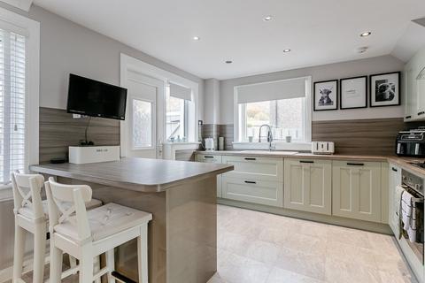 3 Walnut Park, Tillicoultry, FK13 6QY