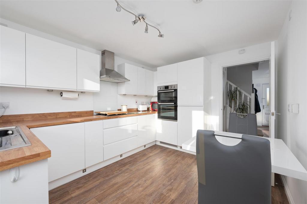 6 Colin Smith Place013.JPG