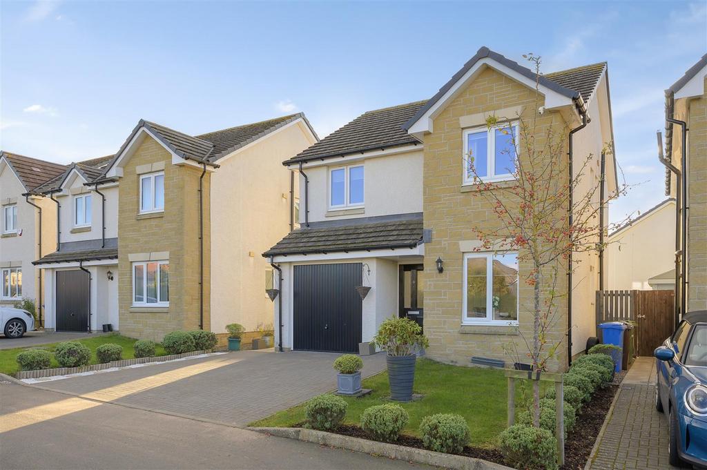 6 Colin Smith Place002.jpg