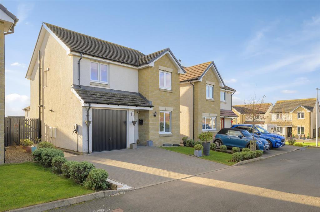 6 Colin Smith Place003.jpg