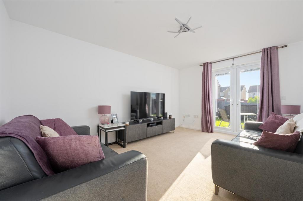 6 Colin Smith Place008.JPG