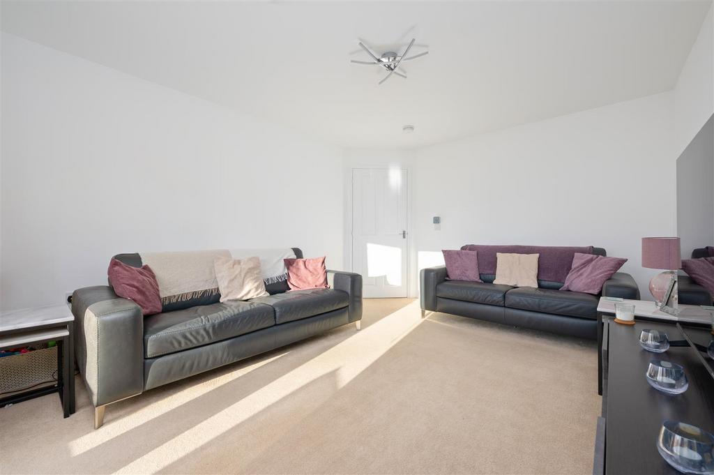 6 Colin Smith Place009.JPG