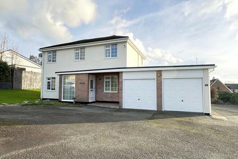 undefined, Lon Tudur, Llangefni, Anglesey, LL77
