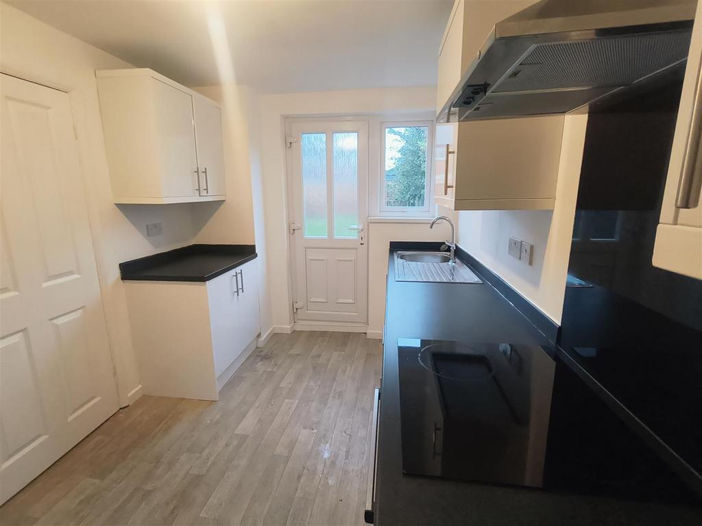 Kitchen 1.jpg