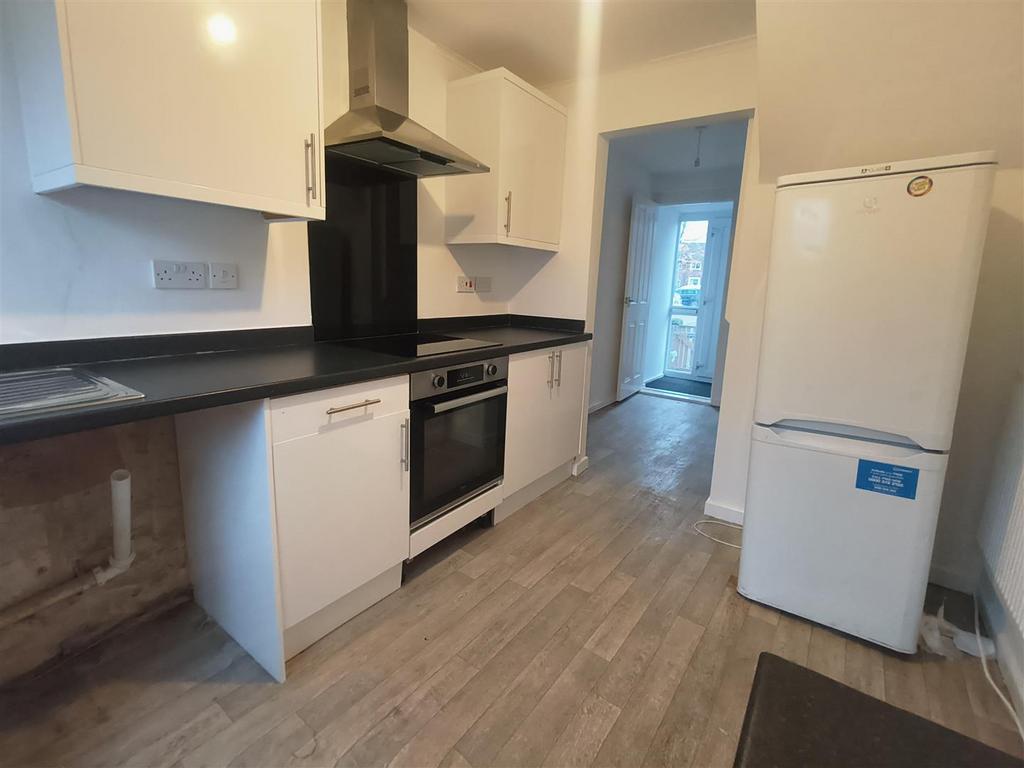 Kitchen 2.jpg