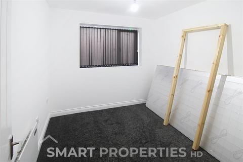 2 bedroom flat to rent, Fourth Avenue, Liversedge WF15