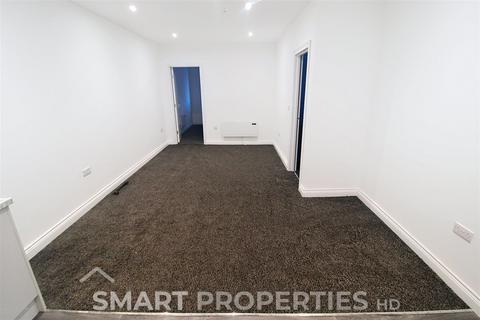 2 bedroom flat to rent, Fourth Avenue, Liversedge WF15