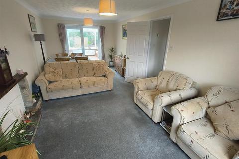 4 bedroom detached bungalow to rent, Meadow Close, Northallerton