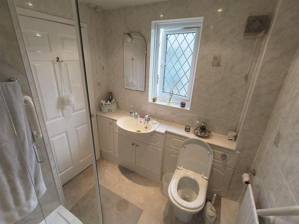 Family bathroom.jpg