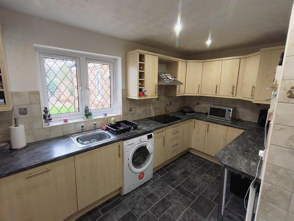 Kitchen 1.jpg