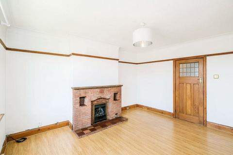 2 bedroom flat for sale, Algers Road, Loughton, IG10