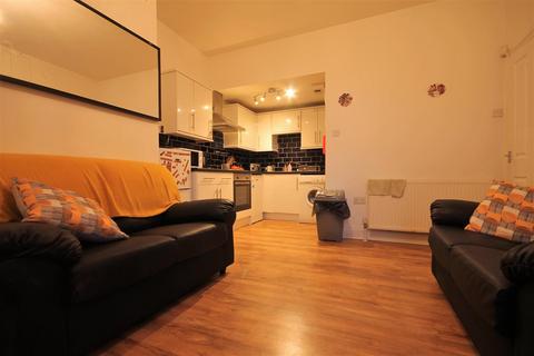 3 bedroom flat to rent, Greystoke Avenue, Sandyford