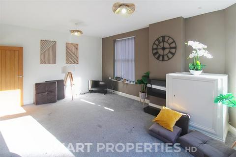 3 bedroom flat to rent, Southgate, Elland HX5