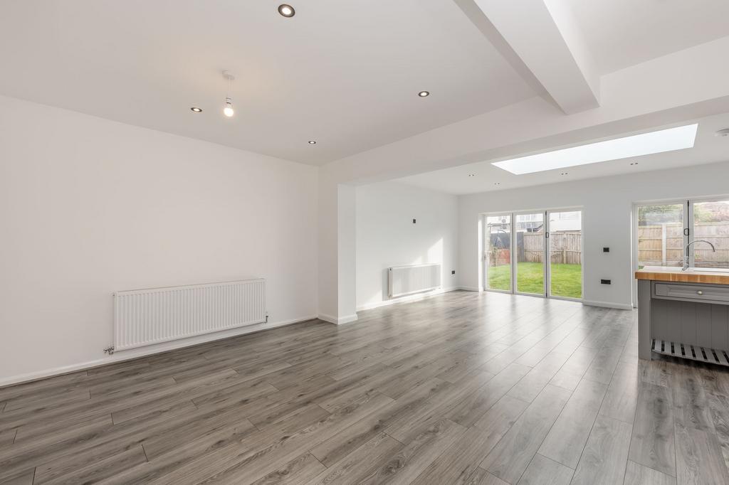 Kitchen/dining/sitting/family room