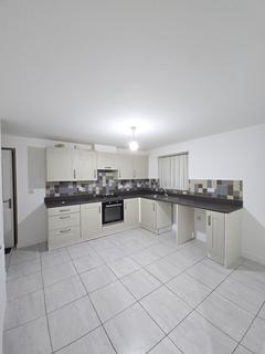 3 bedroom detached house to rent, Wenlock Way, Manchester