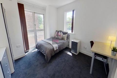 7 bedroom house share to rent, Bolton Road, Salford, Manchester