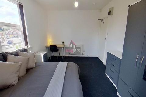 7 bedroom house share to rent, Bolton Road, Salford, Manchester