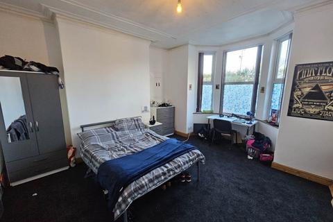 9 bedroom house to rent, Barrfield Road, Salford, Manchester