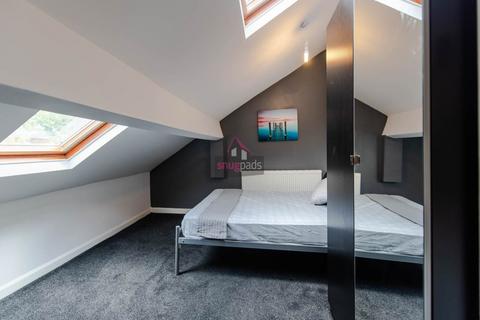 3 bedroom flat to rent, Bolton Road, Salford, Manchester