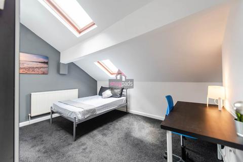 3 bedroom flat to rent, Bolton Road, Salford, Manchester