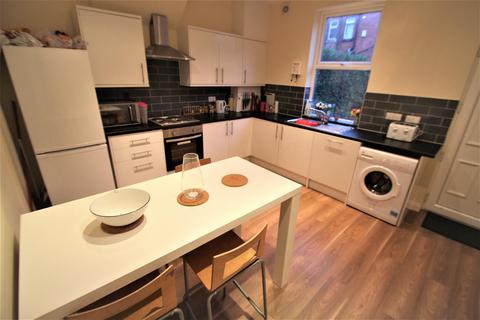 Mayville Place, Hyde Park, Leeds, LS6 1NE