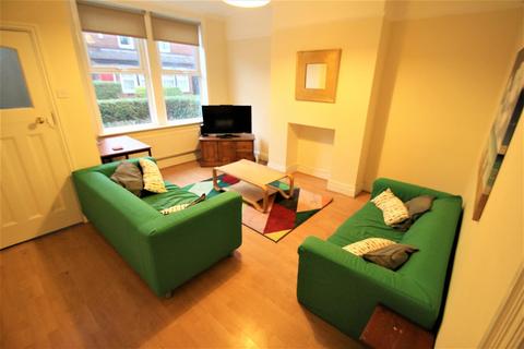 4 bedroom terraced house to rent, Mayville Place, Hyde Park, Leeds, LS6 1NE