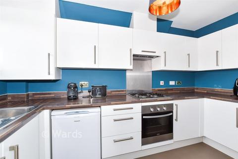 2 bedroom flat for sale, Finn Farm Road, Ashford TN25