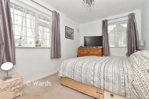 11 Roosevelt Road, Dover, CT16 2BT