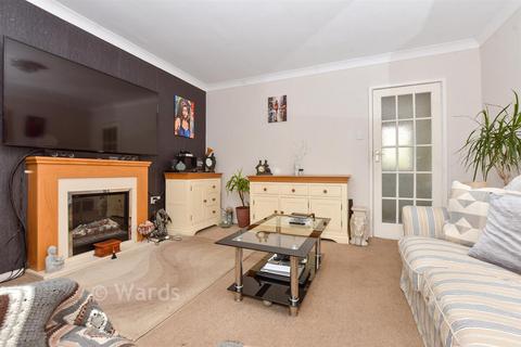 11 Roosevelt Road, Dover, CT16 2BT