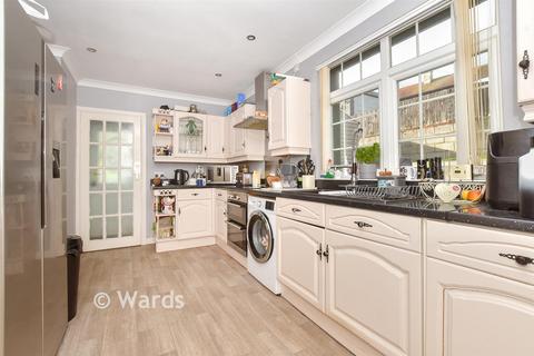 11 Roosevelt Road, Dover, CT16 2BT