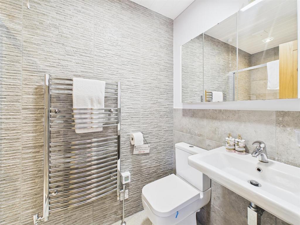 Bedroom 2 en suite