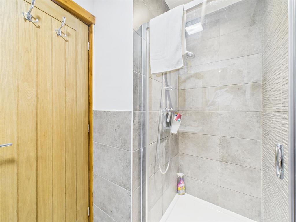 Bedroom 2 en suite