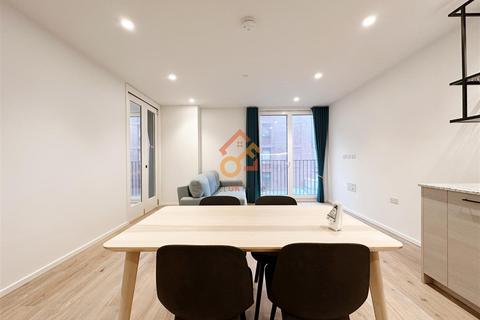 1 bedroom flat to rent, Curlew House, 1 Hawser Lane, London E14