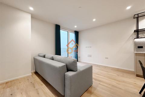 1 bedroom flat to rent, Curlew House, 1 Hawser Lane, London E14