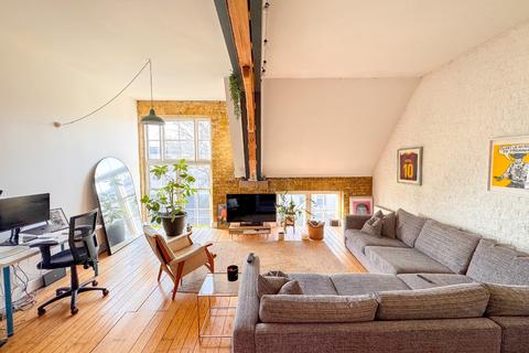 2 bedroom flat for sale, Schoolhouse Yard, Bloomfield Road, Woolwich, London, SE18 7JD