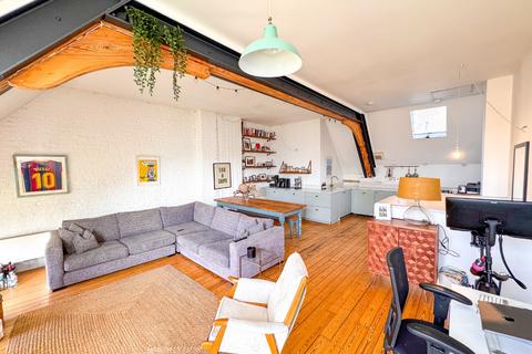 2 bedroom flat for sale, Schoolhouse Yard, Bloomfield Road, Woolwich, London, SE18 7JD