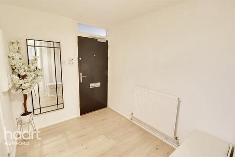 2 bedroom apartment to rent, Parkhill Close, Hornchurch