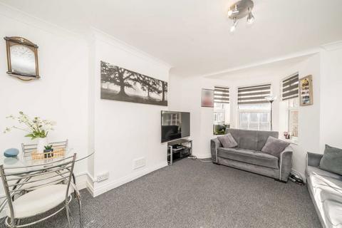 2 bedroom flat to rent, West Barnes Lane, New Malden KT3
