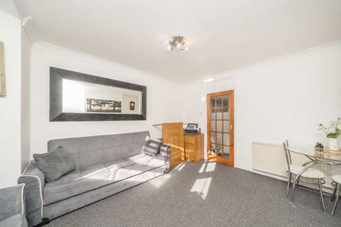 2 bedroom flat to rent, West Barnes Lane, New Malden KT3