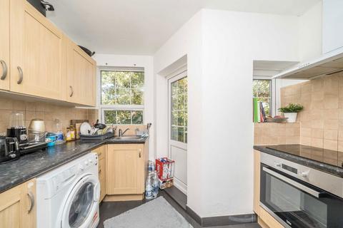 2 bedroom flat to rent, West Barnes Lane, New Malden KT3