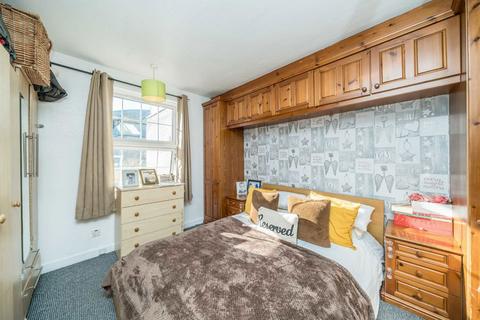 2 bedroom flat to rent, West Barnes Lane, New Malden KT3