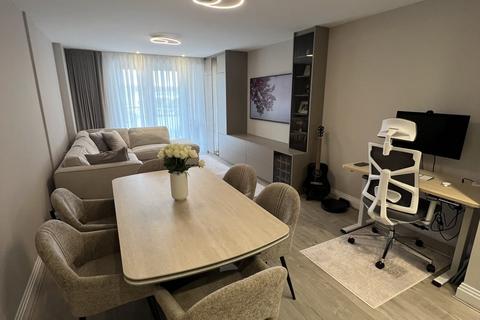 undefined, Rialto, Canal Side, Maidenhead, SL6