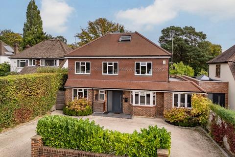 5 bedroom detached house to rent, Twinoaks, Cobham, KT11