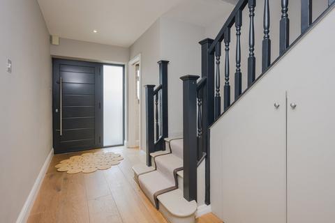 5 bedroom detached house to rent, Twinoaks, Cobham, KT11