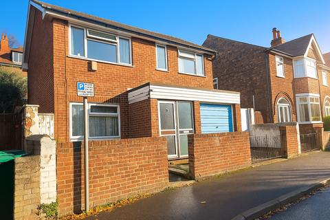 2 bedroom end of terrace house to rent, Lenton, Nottingham NG7