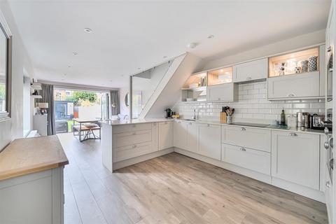 15 Cottage Grove, Surbiton, KT6 4JH