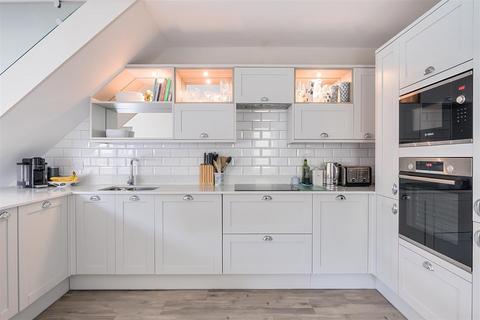 15 Cottage Grove, Surbiton, KT6 4JH