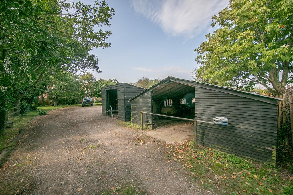 Driveway & Cart Lodge
