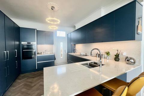 3 bedroom flat for sale, Clifton Drive, Westcliff-On-Sea